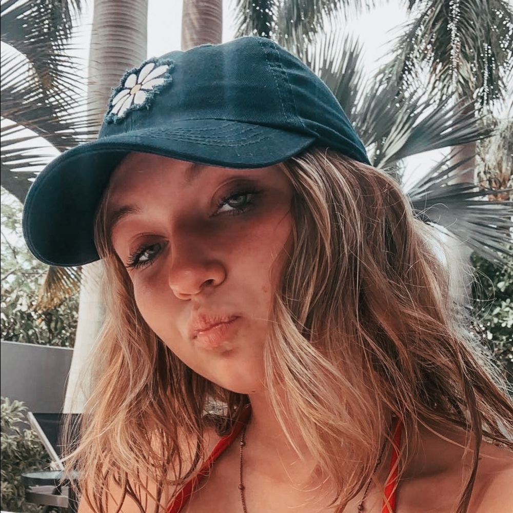 Meet your Posher, Alyssa